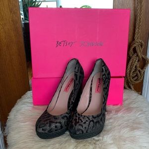 Betsy Johnson DARRLLA Leopard Heels